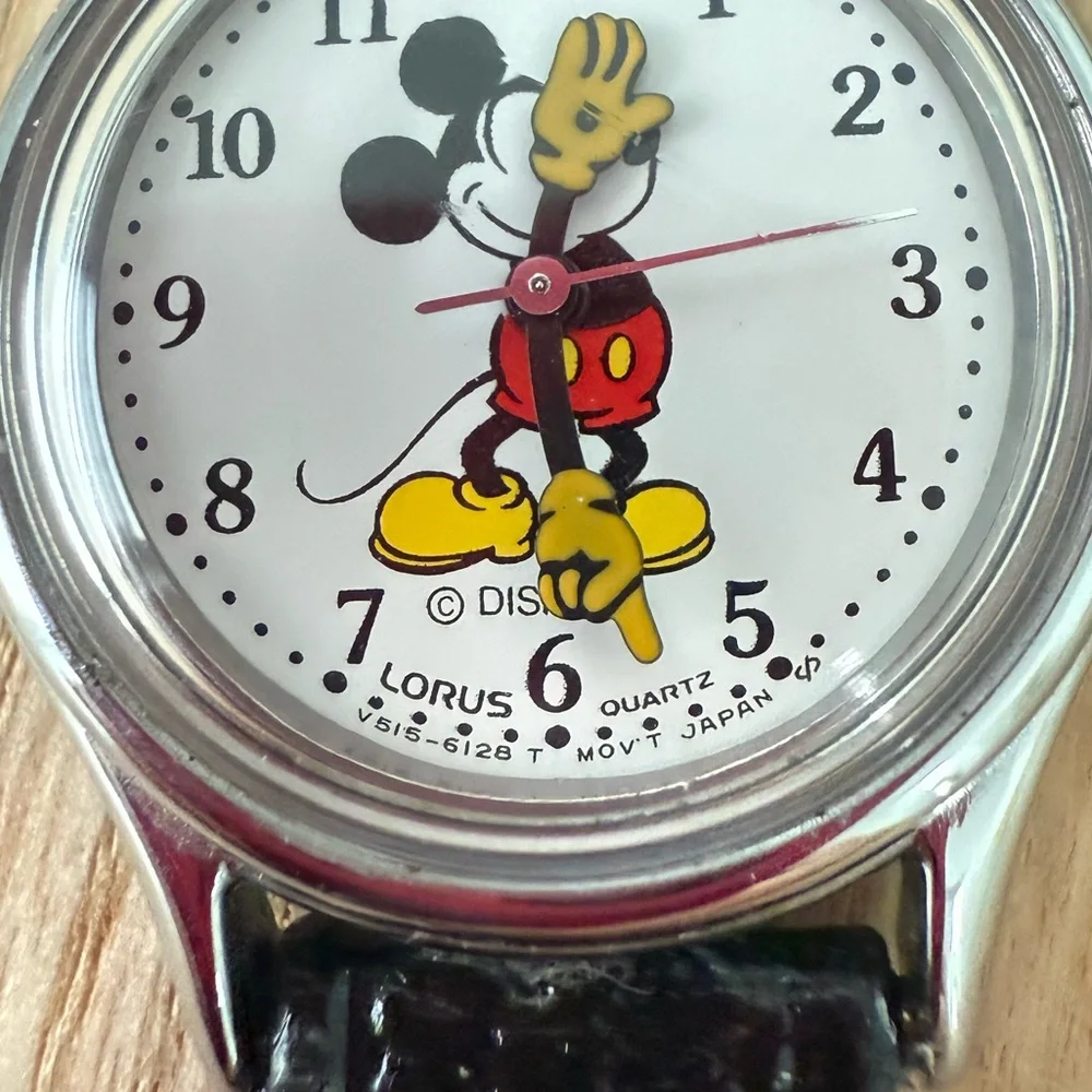 Lorus Disney Mickey Mouse moving arms classic watch NEW BATTERY